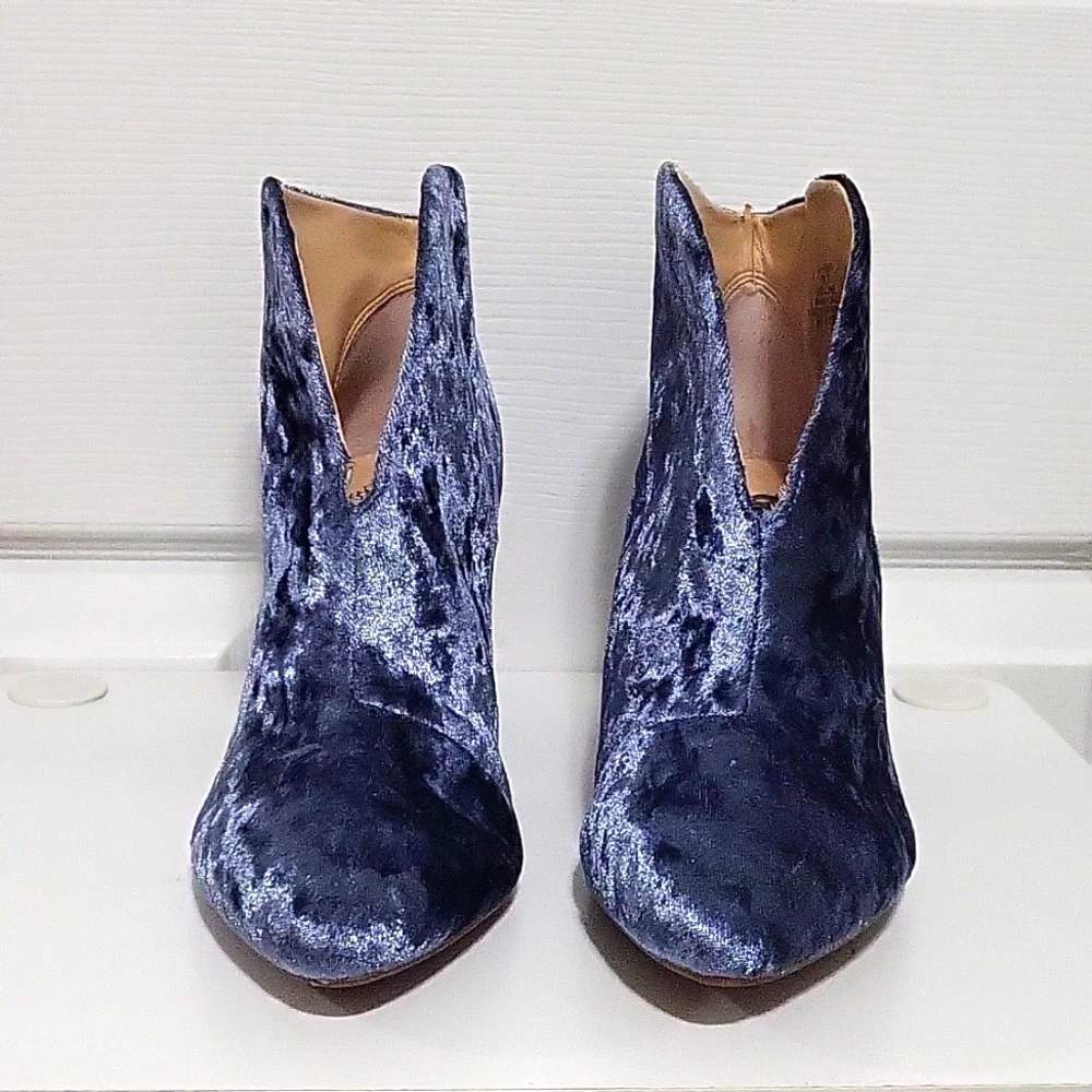 Vince Camuto velvet bootie - Picture 2 of 8